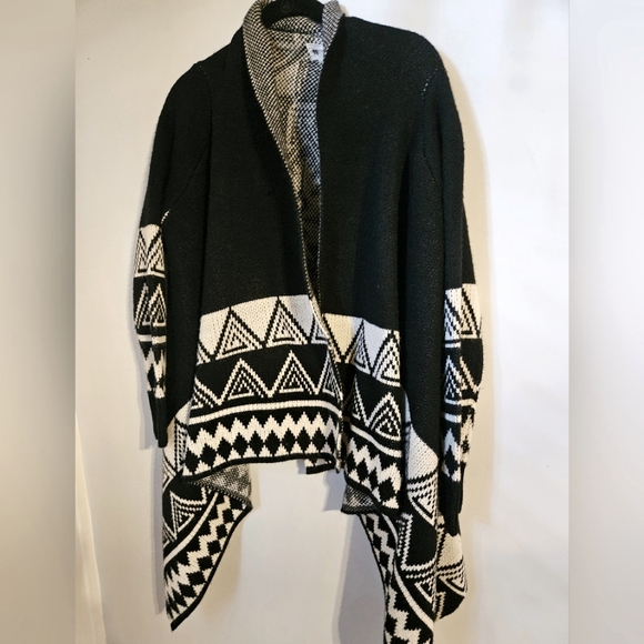YoYo5 Black & White Aztec Design Long Sleeve Open Cardigan Sweater S/M - Picture 1 of 9